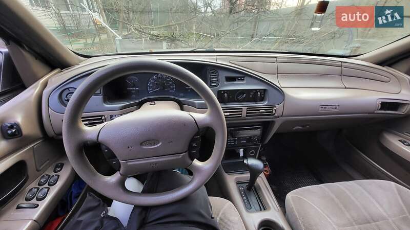 Седан Ford Taurus 1995 в Киеве