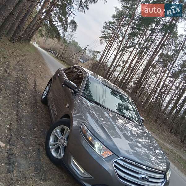 Седан Ford Taurus 2012 в Белогородке