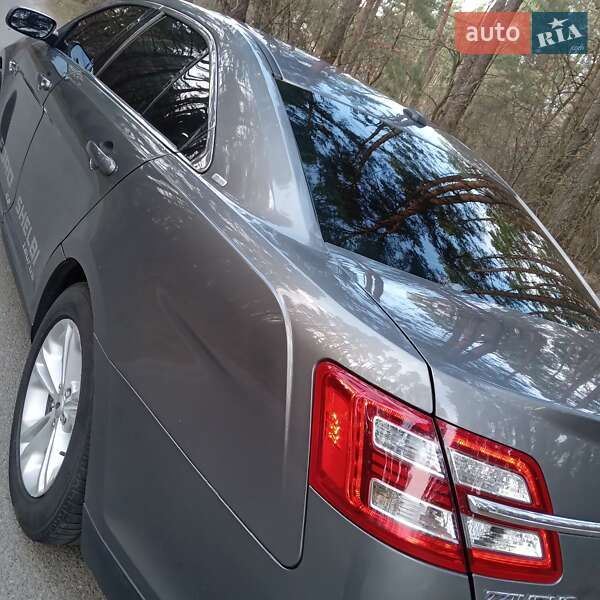 Седан Ford Taurus 2012 в Белогородке
