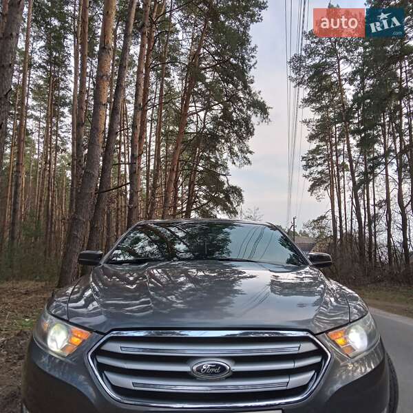 Седан Ford Taurus 2012 в Белогородке