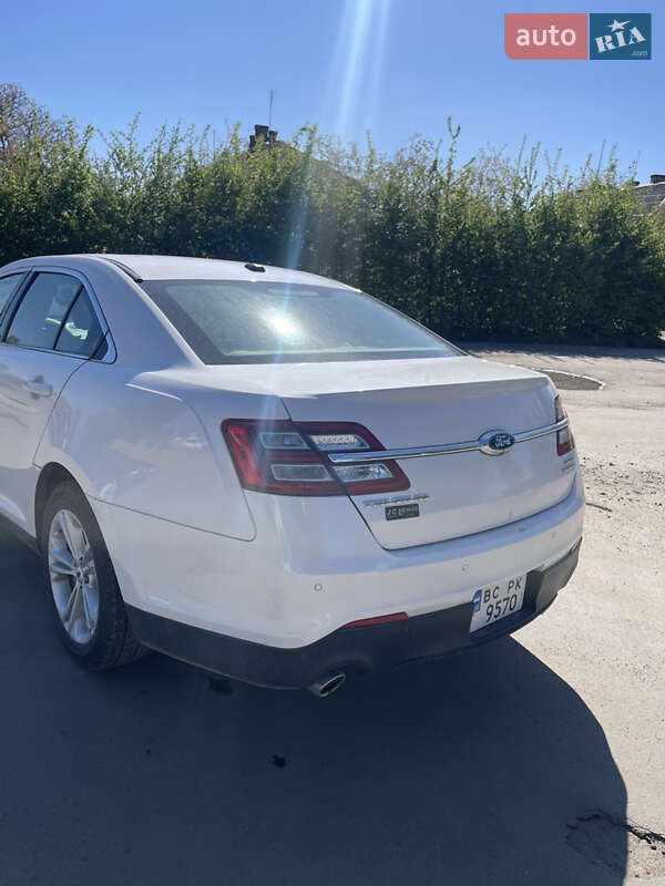 Седан Ford Taurus 2018 в Дрогобыче