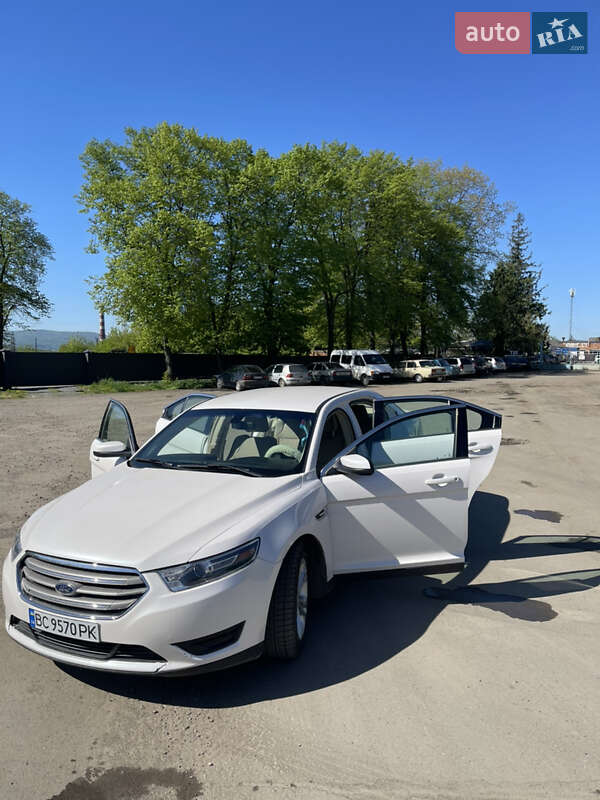 Седан Ford Taurus 2018 в Дрогобыче