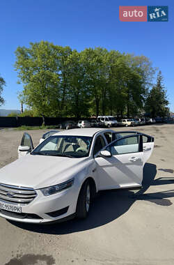 Седан Ford Taurus 2018 в 