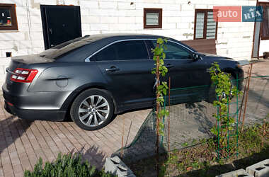 Седан Ford Taurus 2015 в 