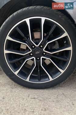Седан Ford Taurus 2017 в 