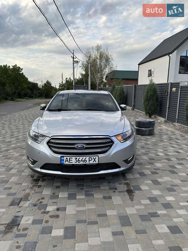 Седан Ford Taurus 2012 в Днепре