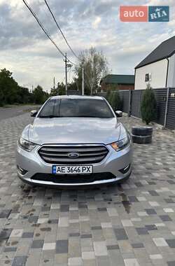 Седан Ford Taurus 2012 в 