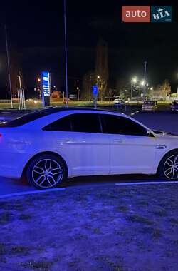 Седан Ford Taurus 2018 в 