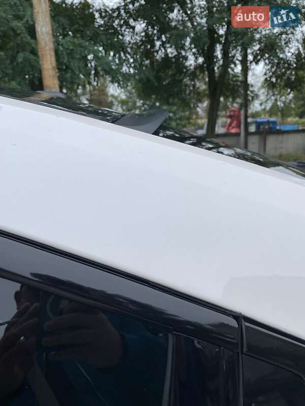 Седан Ford Taurus 2018 в Ровно