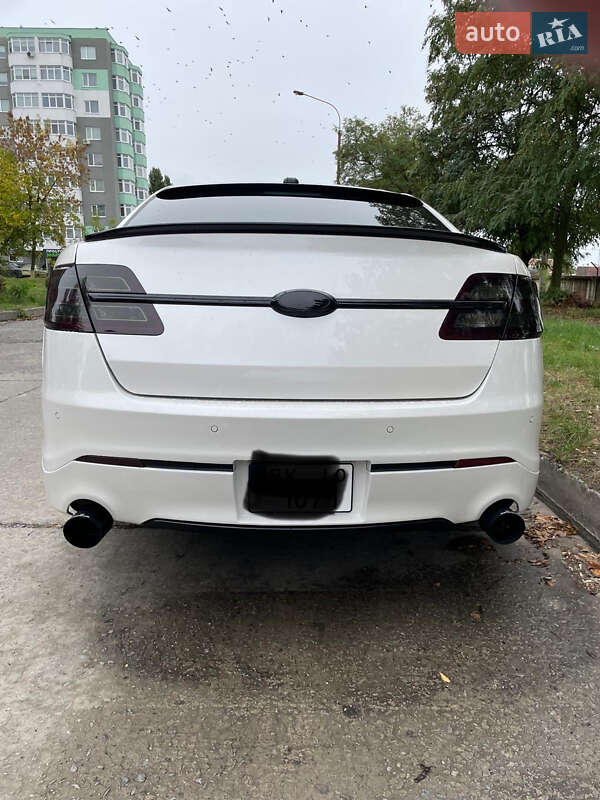 Седан Ford Taurus 2018 в Ровно
