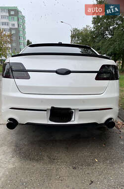 Седан Ford Taurus 2018 в 