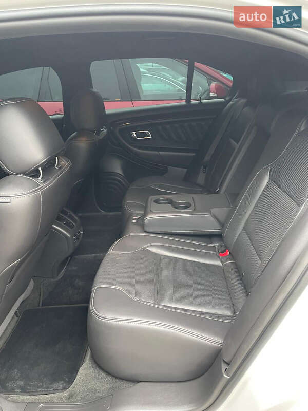 Седан Ford Taurus 2018 в Ровно