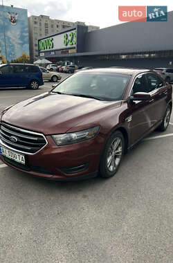 Седан Ford Taurus 2016 в Вишневому