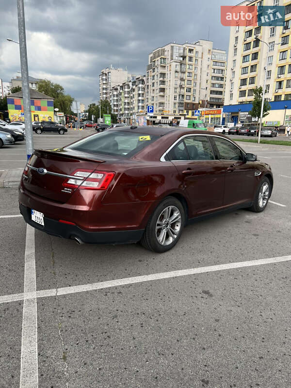 Седан Ford Taurus 2016 в Вишневом