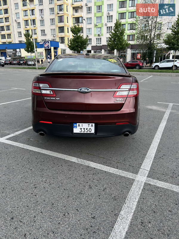 Седан Ford Taurus 2016 в Вишневом