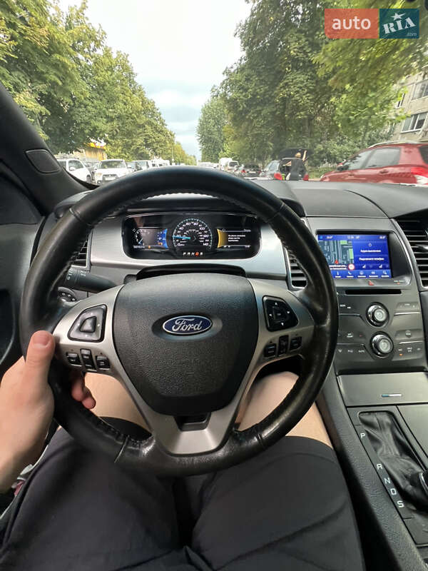 Седан Ford Taurus 2016 в Вишневом