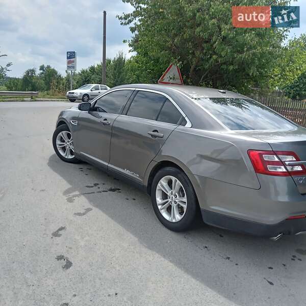 Седан Ford Taurus 2012 в Белогородке