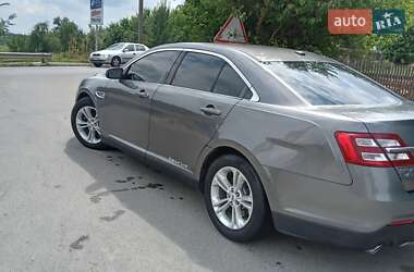 Седан Ford Taurus 2012 в 