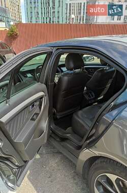 Седан Ford Taurus 2015 в 