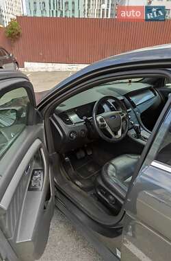 Седан Ford Taurus 2015 в 