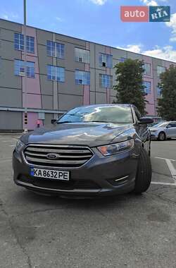 Седан Ford Taurus 2015 в Києві