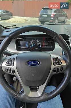 Седан Ford Taurus 2015 в 