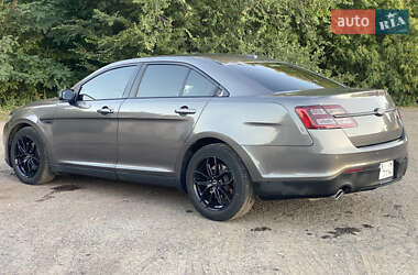 Седан Ford Taurus 2015 в 