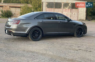 Ford Taurus 2015