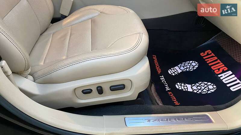 Седан Ford Taurus 2017 в Виннице
