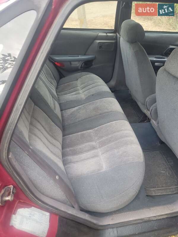 Седан Ford Taurus 1992 в Изюме
