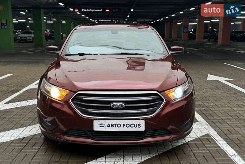 Седан Ford Taurus 2016 в Києві