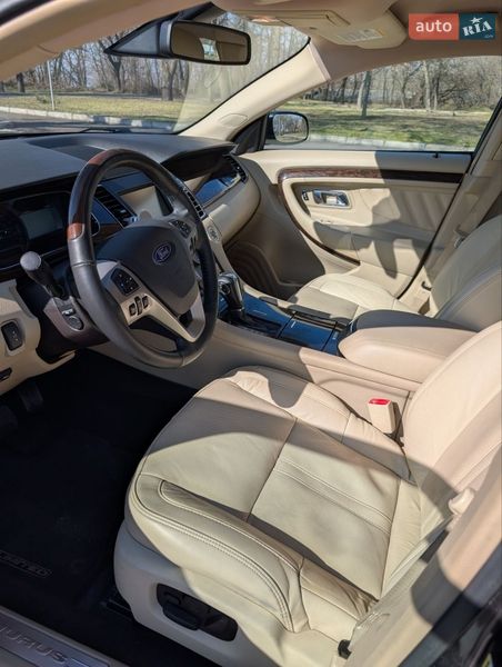 Седан Ford Taurus 2017 в Николаеве