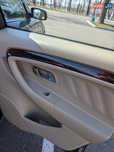 Седан Ford Taurus 2017 в Николаеве