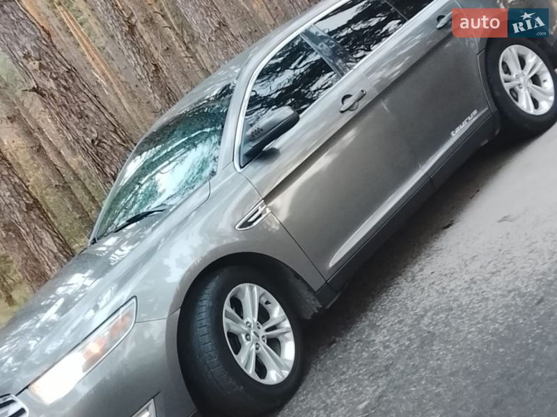 Седан Ford Taurus 2012 в Білогородці