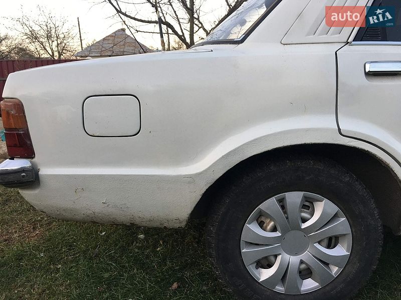 Седан Ford Taurus 1986 в Рава-Руській