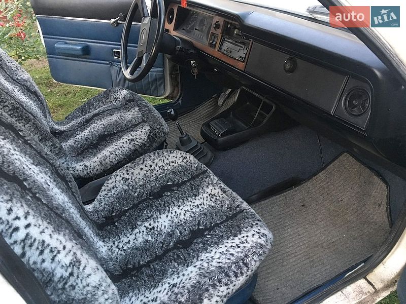 Седан Ford Taurus 1986 в Рава-Руській