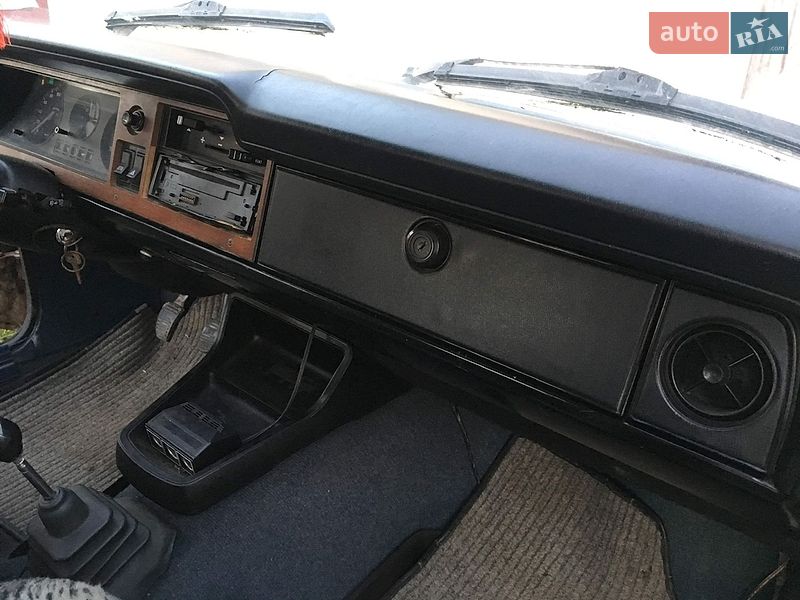 Седан Ford Taurus 1986 в Рава-Руській