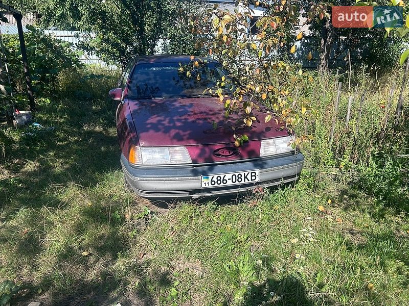 Седан Ford Taurus 1990 в Гнідині
