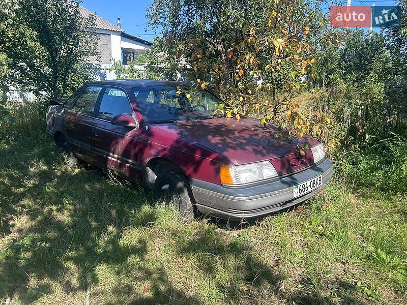 Седан Ford Taurus 1990 в Гнідині