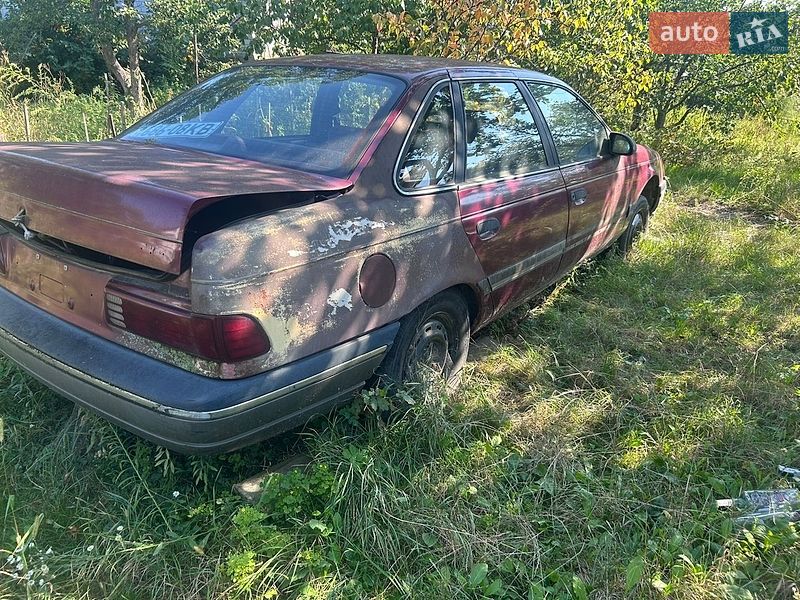Седан Ford Taurus 1990 в Гнідині