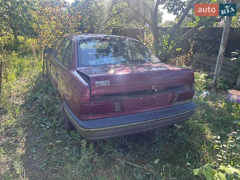Седан Ford Taurus 1990 в Гнідині