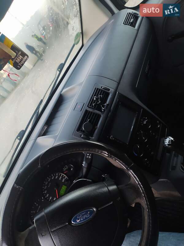 Хэтчбек Ford Tourneo Connect 2008 в Львове
