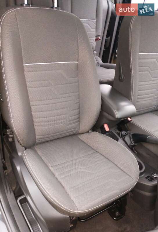 Минивэн Ford Tourneo Connect 2017 в Тысменице фото 17 Минивэн Ford Tourneo Connect 2017 в Тысменице