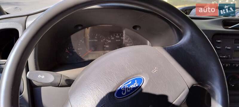 Минивэн Ford Tourneo Connect 2005 в 
