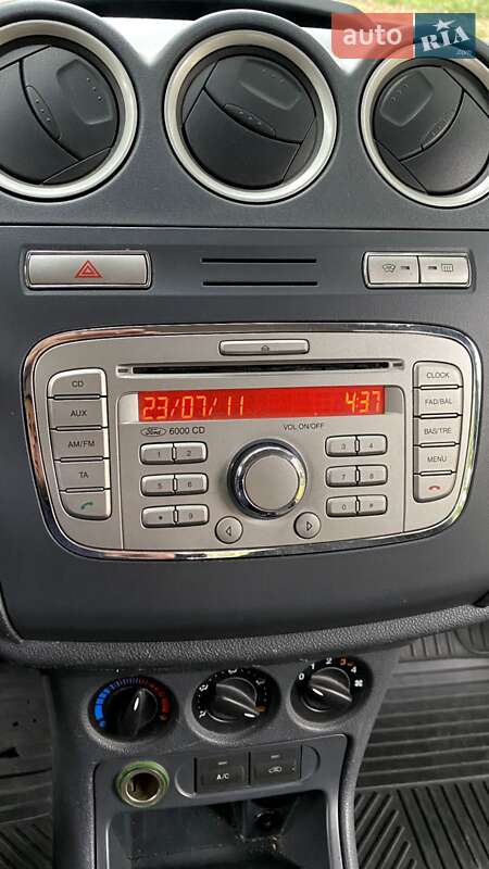 Мінівен Ford Tourneo Connect 2011 в Києві