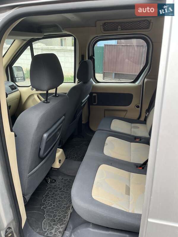 Минивэн Ford Tourneo Connect 2007 в Тарасовке фото 9 Минивэн Ford Tourneo Connect 2007 в Тарасовке