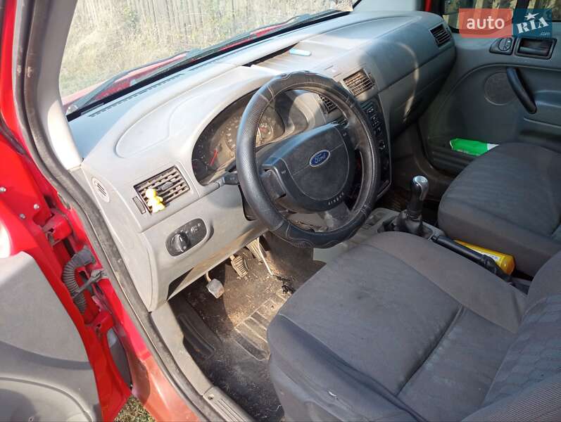 Мінівен Ford Tourneo Connect 2005 в Лебедині