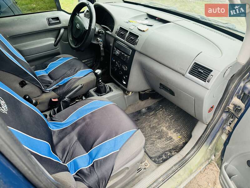 Минивэн Ford Tourneo Connect 2004 в Белогородке