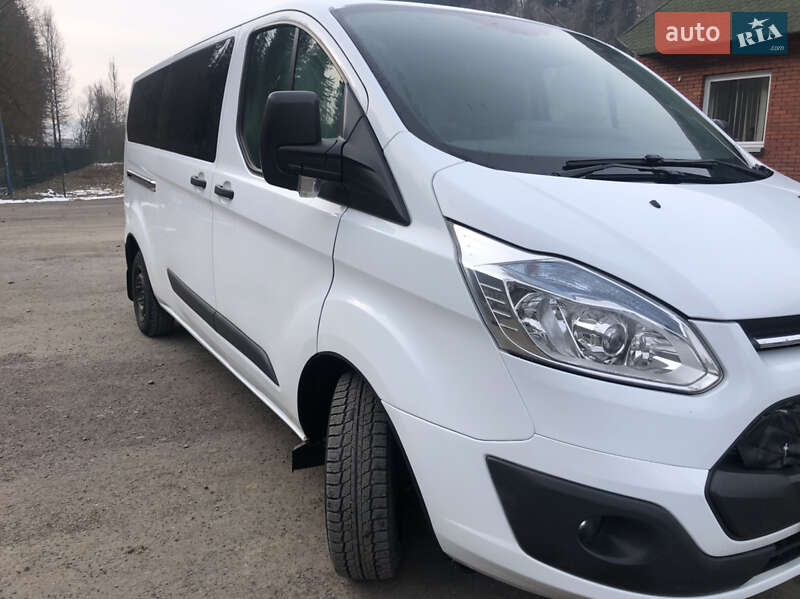 Мінівен Ford Tourneo Custom 2015 в Міжгір'ї
