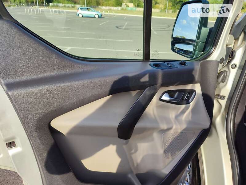 Мінівен Ford Tourneo Custom 2015 в Кривому Розі
